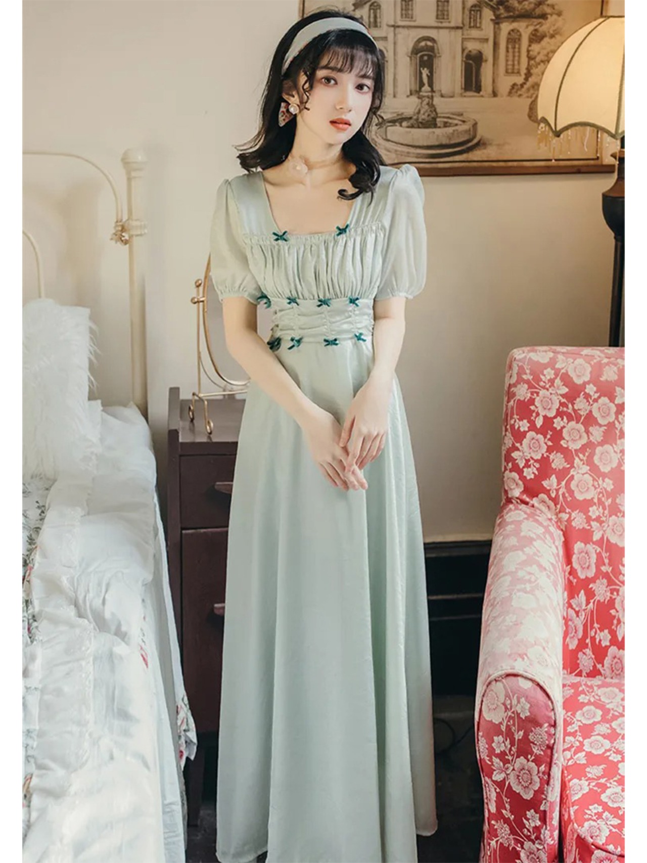 【0003】Retro French Ribbon Short Sleeve Dress