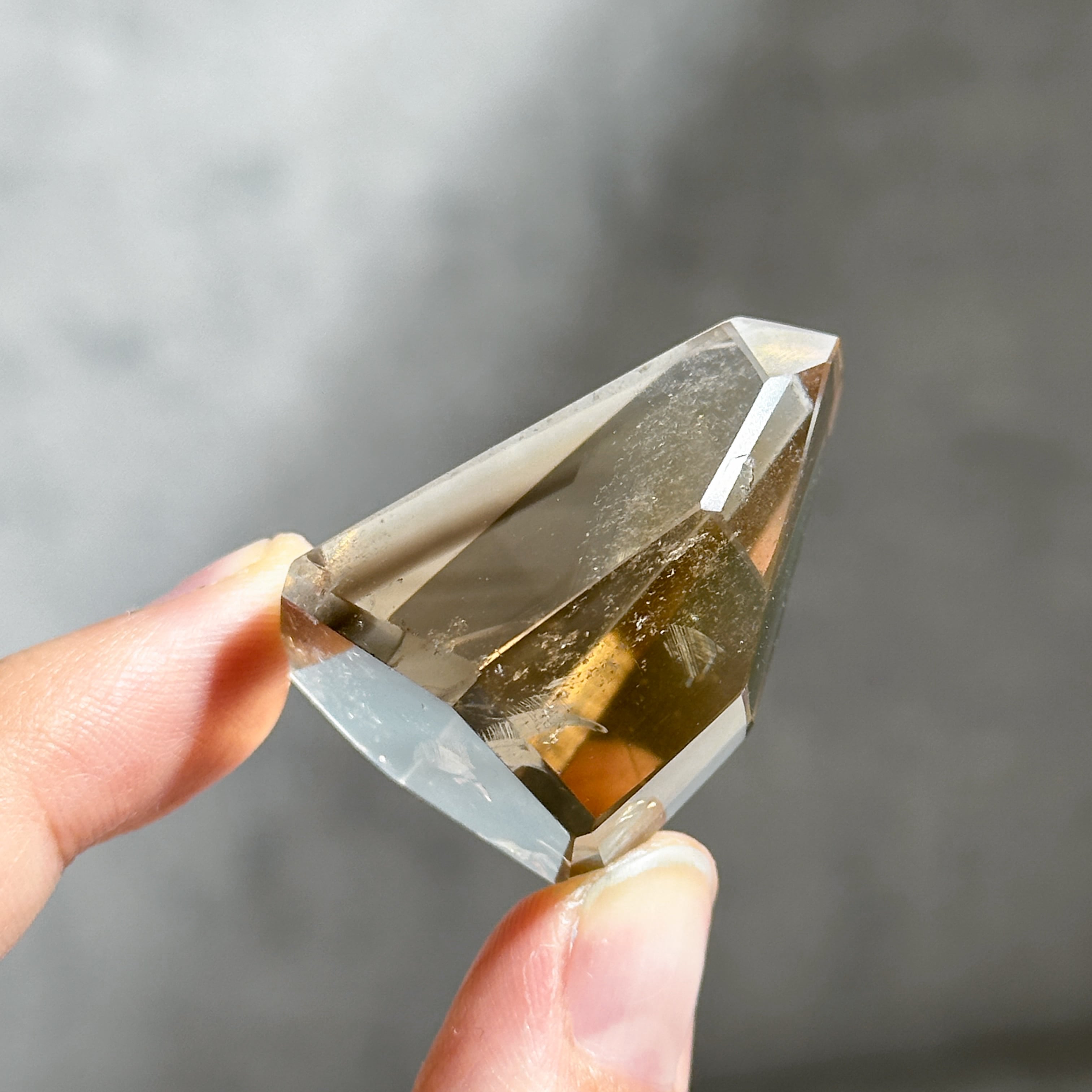 ファントム・虹◎シトリン（黄水晶） フリーフォーム36◇ Citrine