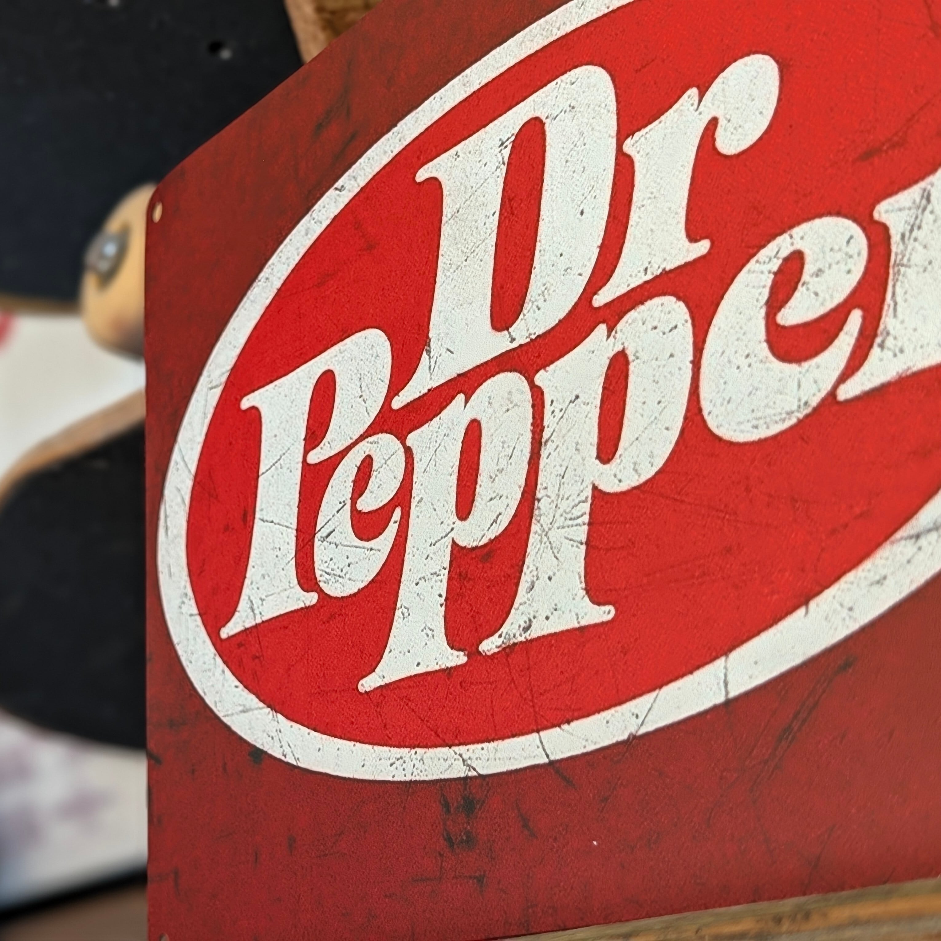 送料無料!ちょうどいいブリキ看板【 Dr.Pepper ( ドクター・ペッパー ) 】 METAL SIGN / メタルサイン / ブリキ看板 / サインボード / ビンテージ加工〚アメリカン雑貨 アメトイ〛