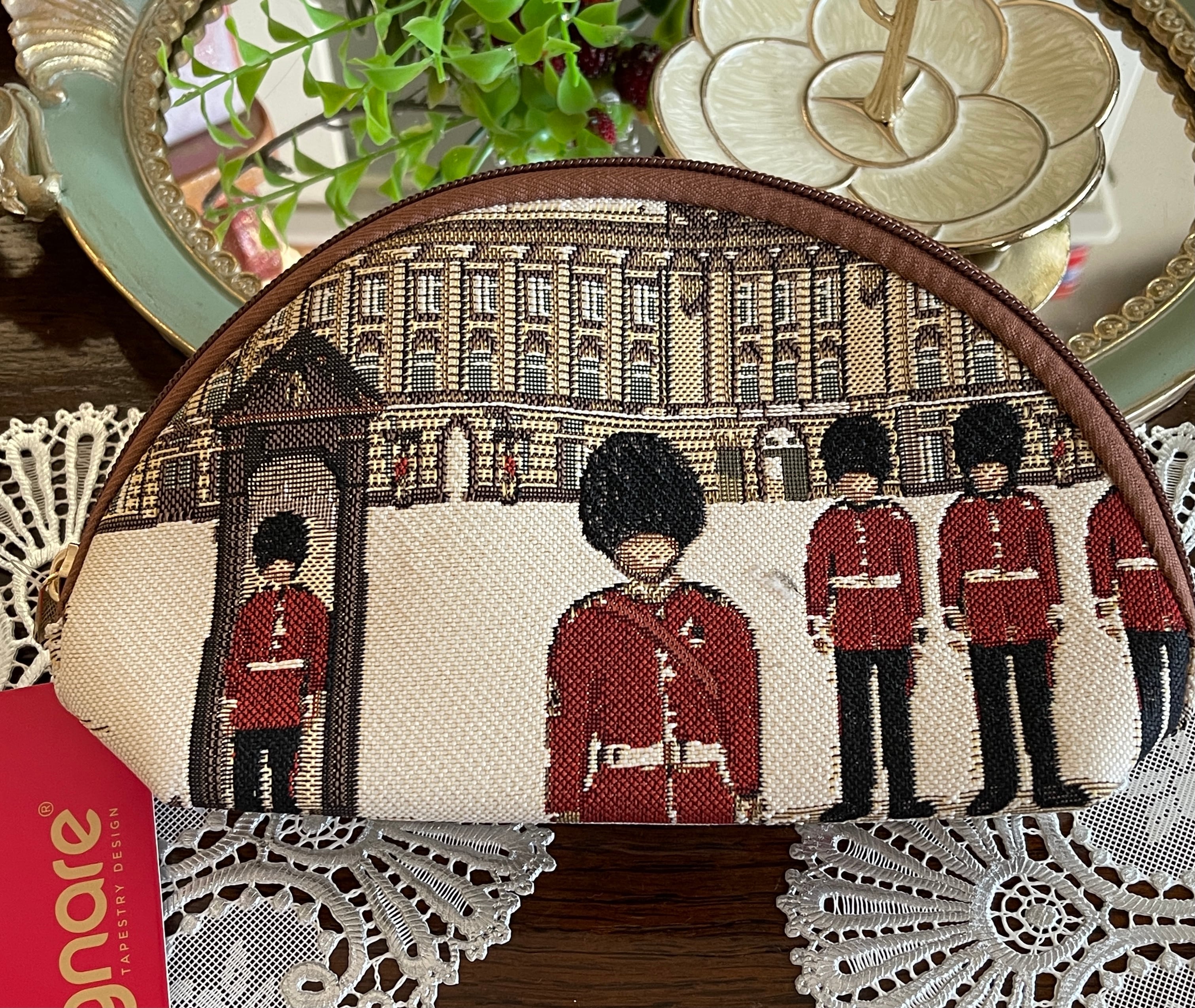 『Westminster Abbey』衛兵ポーチ②  London Design Tapestry Cosmetic Bag