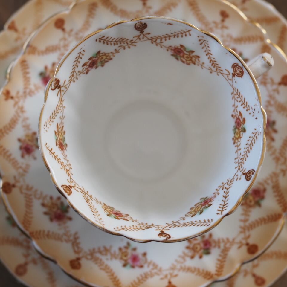 英国アンティーク BLAIRS ローズガーランド トリオ カップ＆ソーサー