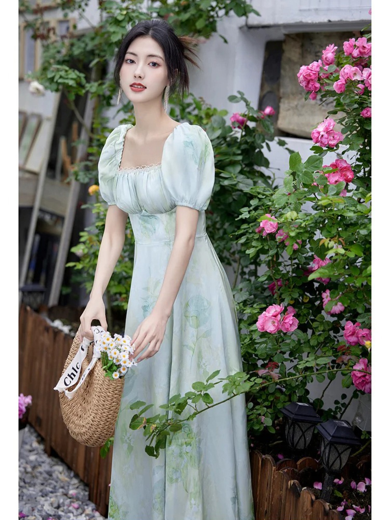 【0019】Square Neck Green Leafn Short Sleeve Dress