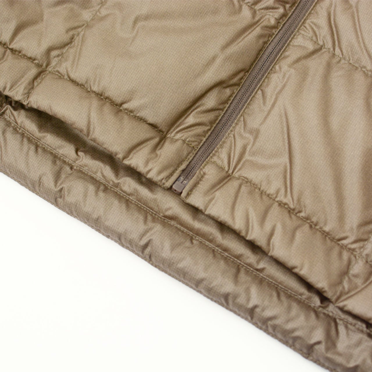 GOLDWIN [ゴールドウィン] PERTEX QUANTUM LIGHT DOWN HOODIE [GM24301