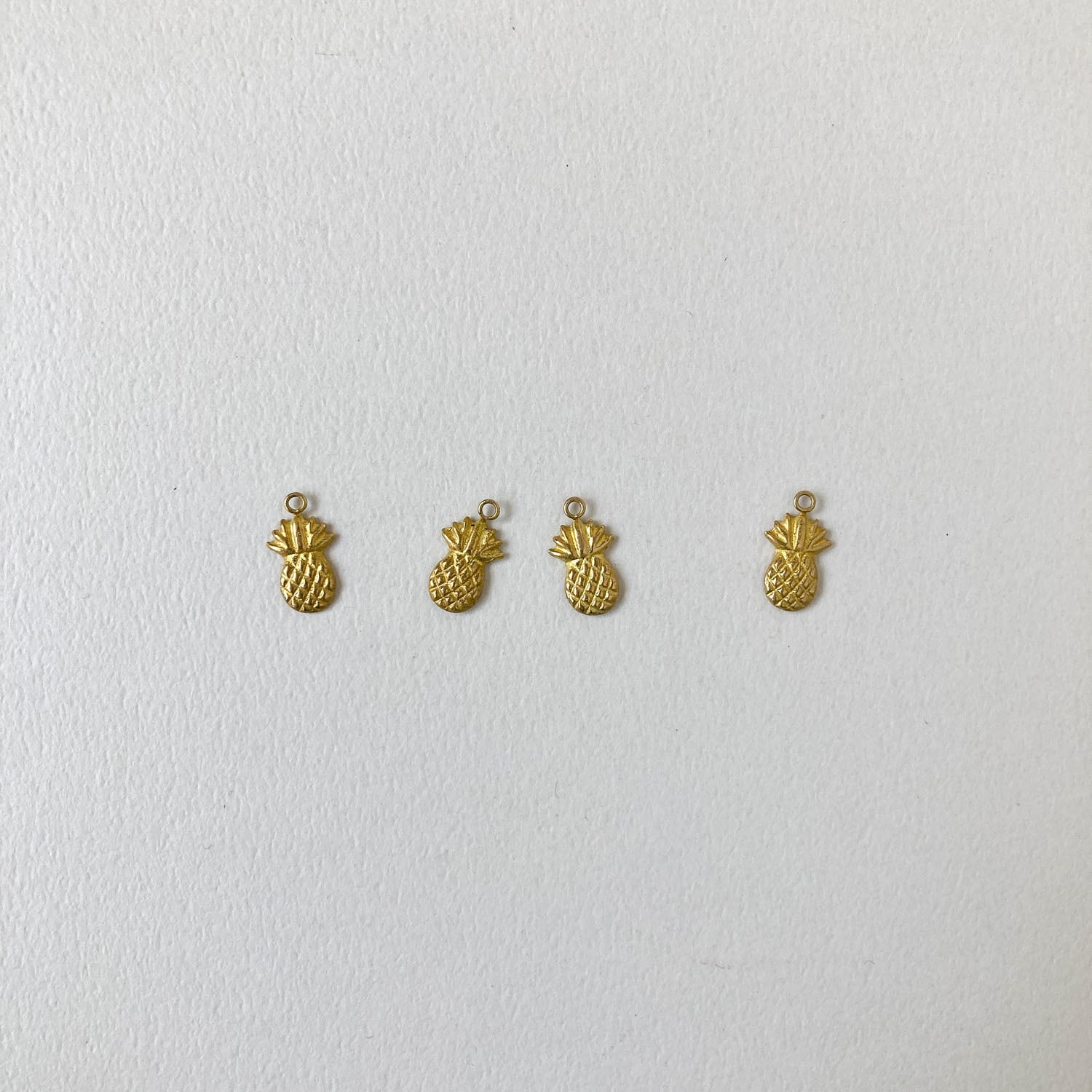 Duaオリジナル パイナップルの真鍮チャームS(12mm)