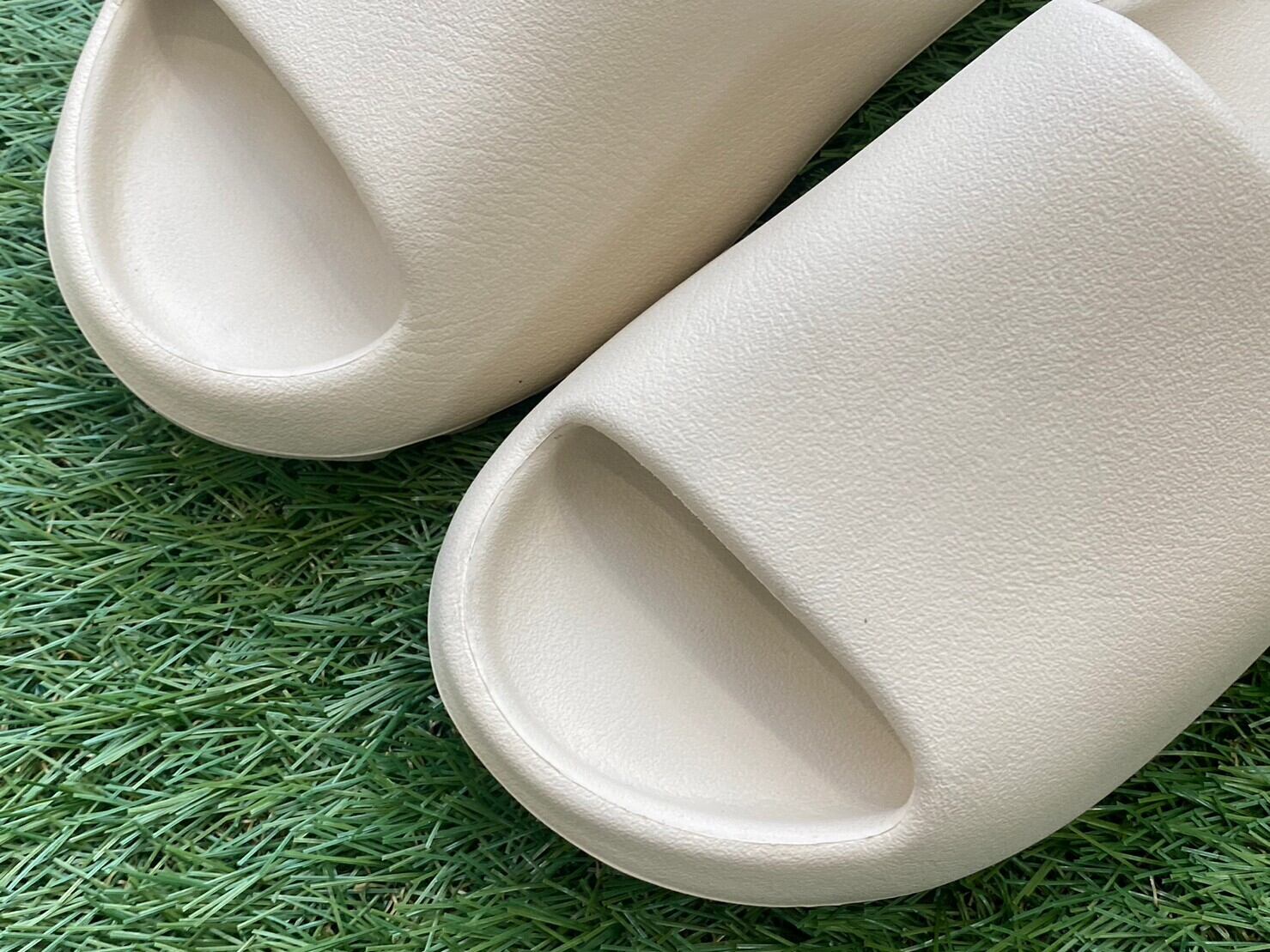 adidas YEEZY SLIDE BONE FZ5897 27.5cm 22321 | BRAND BUYERS OSAKA