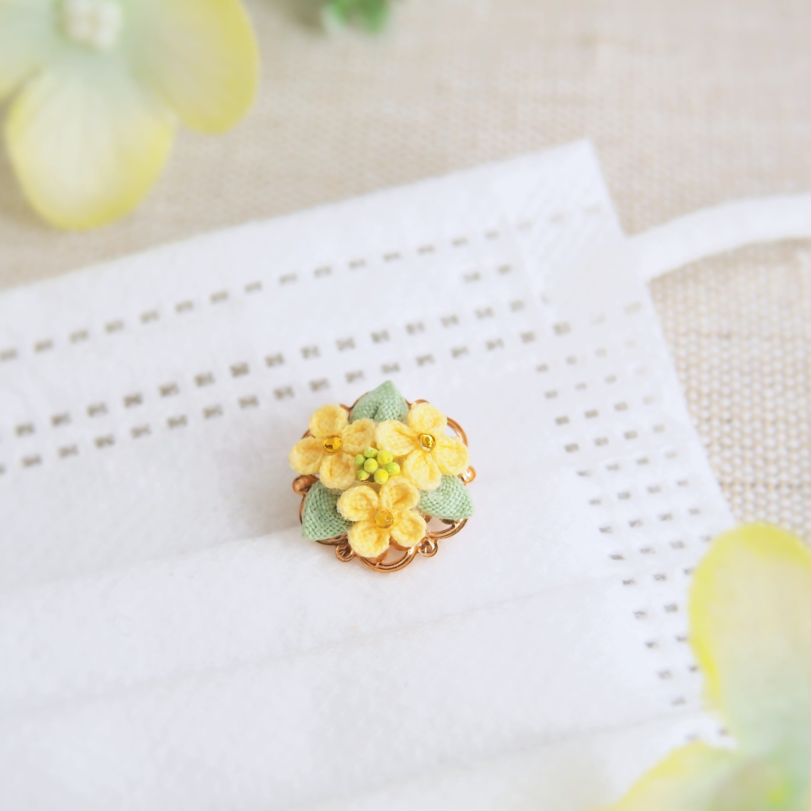 小さな薔薇のマスクチャーム2個セットハンドメイド マスクチャーム