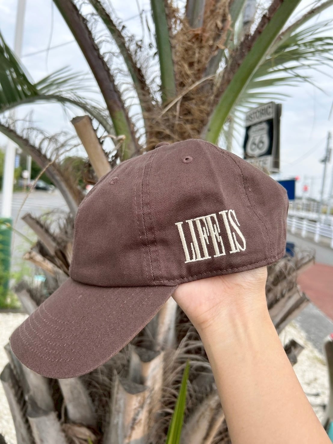 LIFE is 刺繍ロゴCAP ￥4,500(￥4,950)
