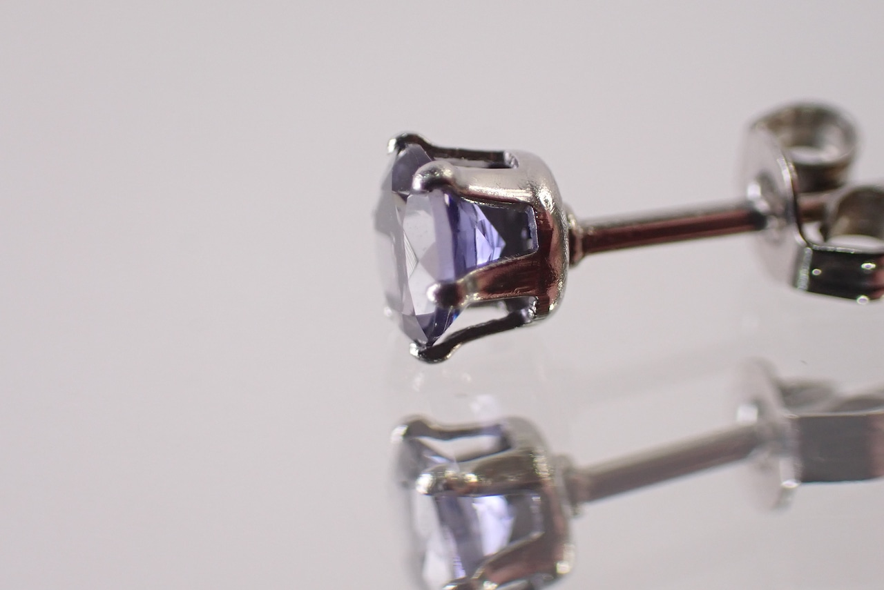 アイオライトピアス　約4mm　[D9-123]