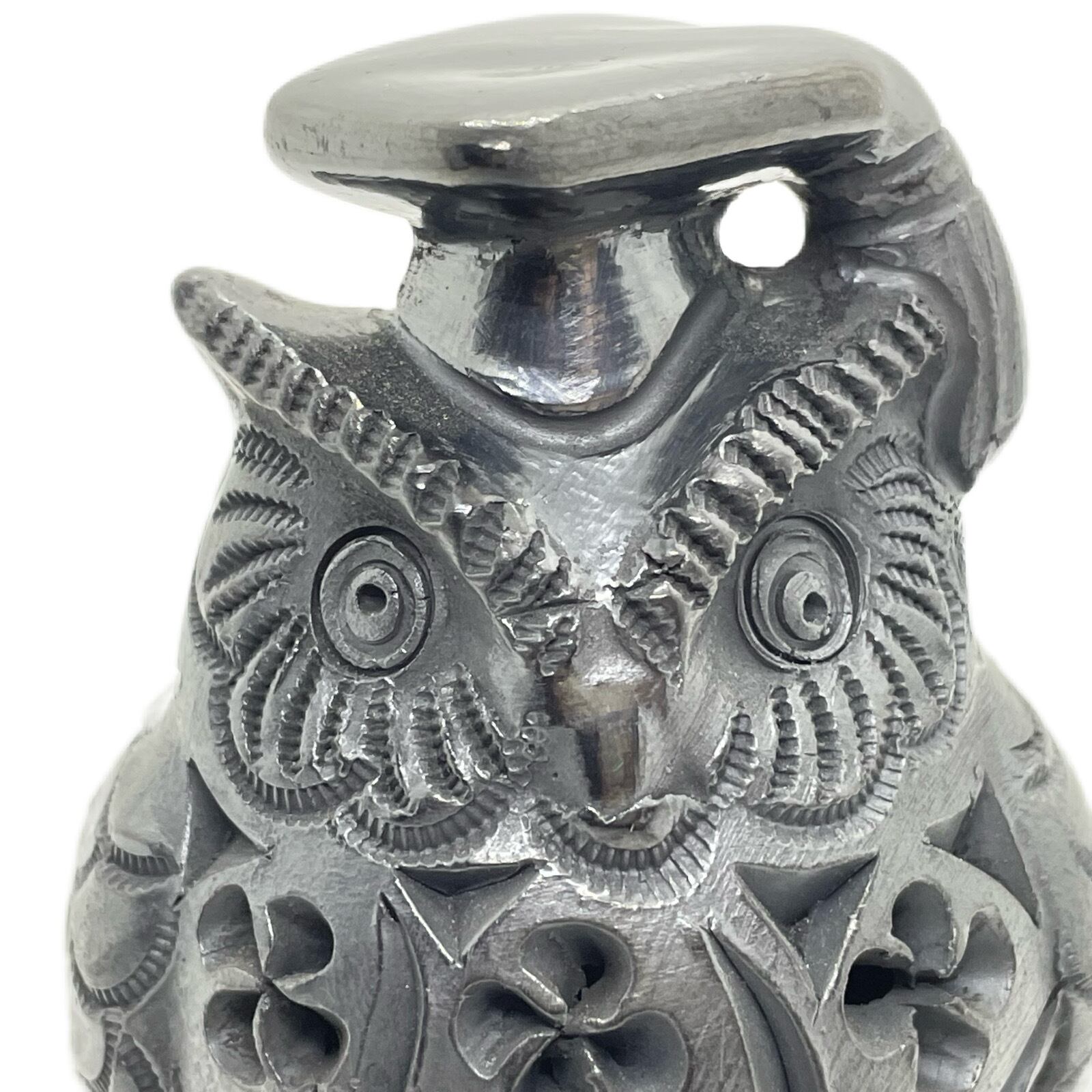 オアハカ州のバロネグロ（黒い陶器）フクロウ Oaxaca Coatepec Barro