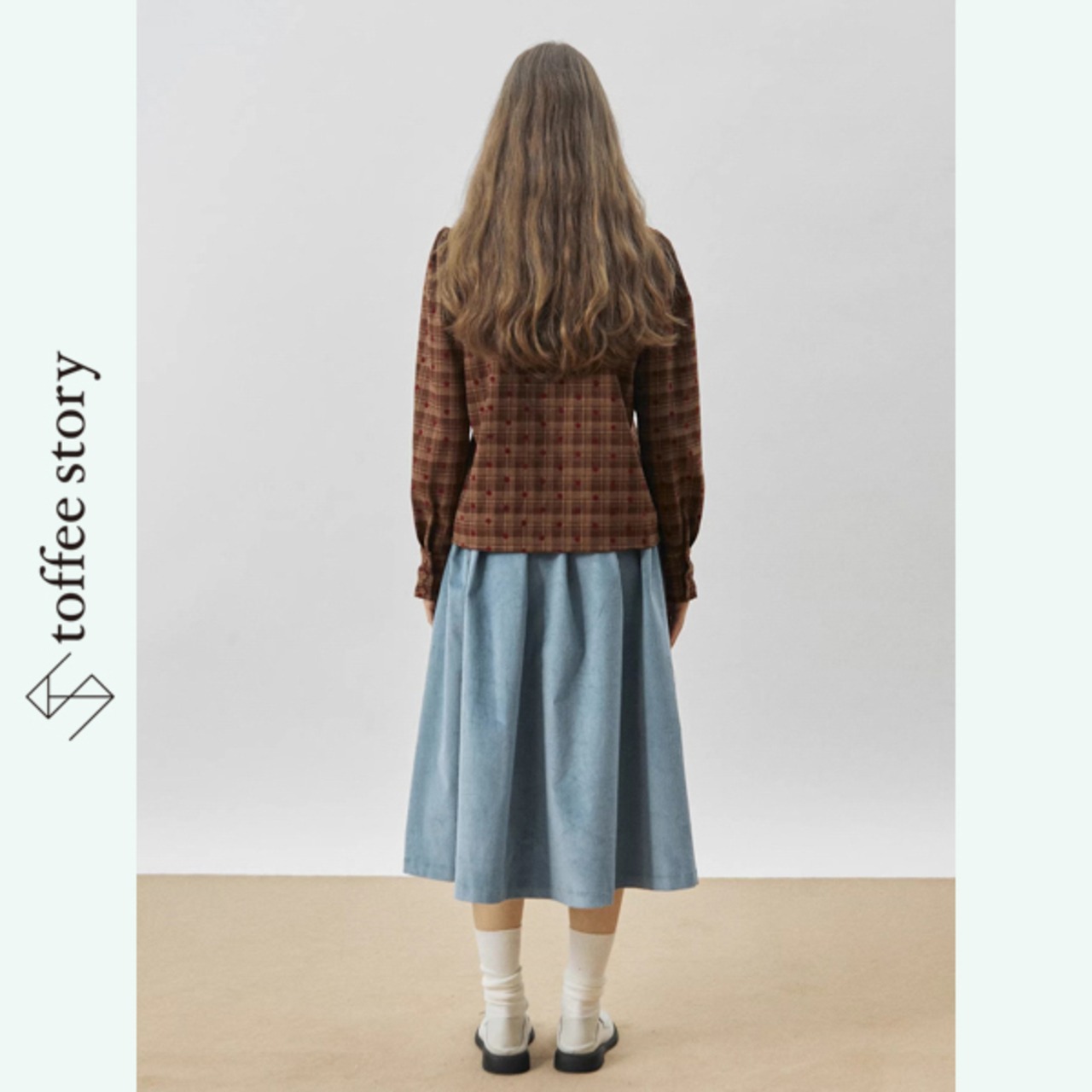 格子に赤が踊る結び：ビッグリボンチェックシャツ《XU0283》