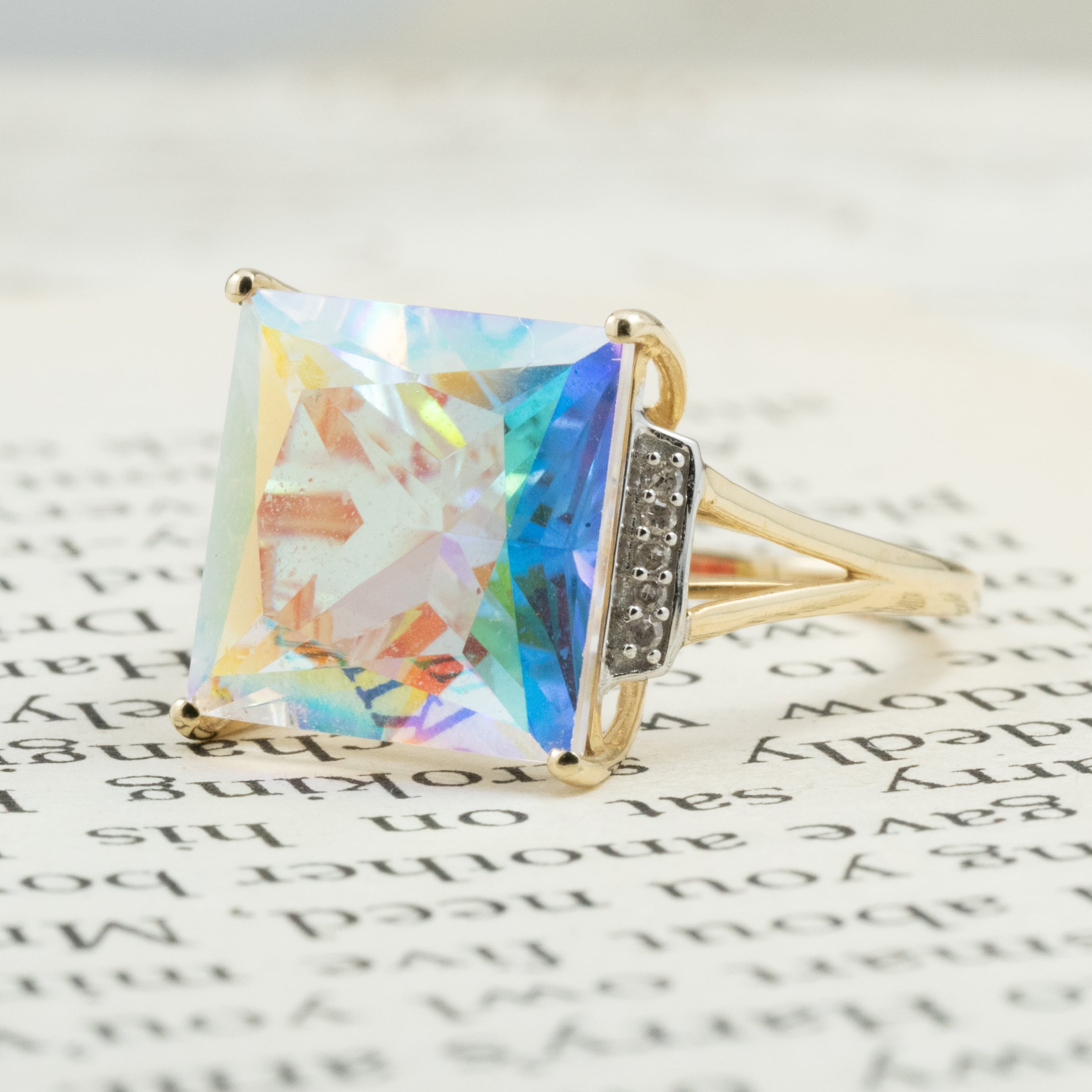 イギリス ヴィンテージ ジュエリー K9 ミスティックトパーズ