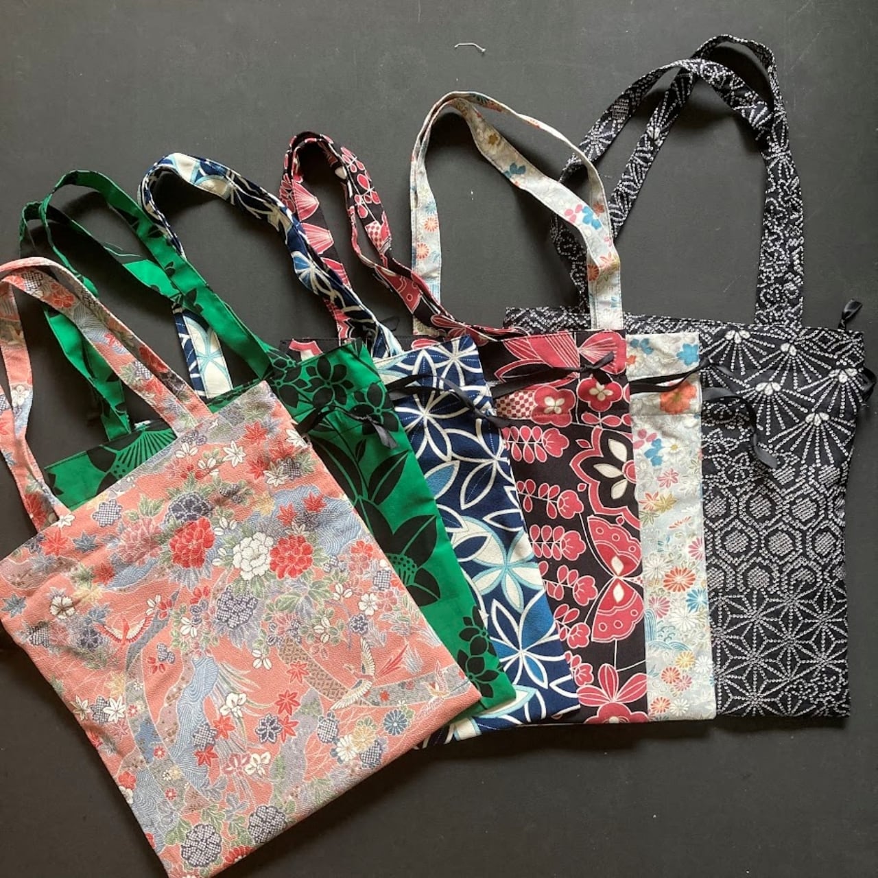 きんちゃくキモノトート BLACK×ORANGE 草花柄 着物リメイク 日月堂