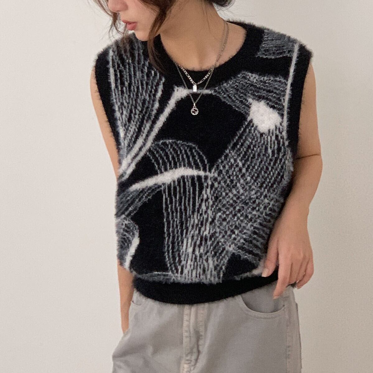 韓国っぽ モノトーンコーデに ♪ モヘア ニットベスト ショート丈
