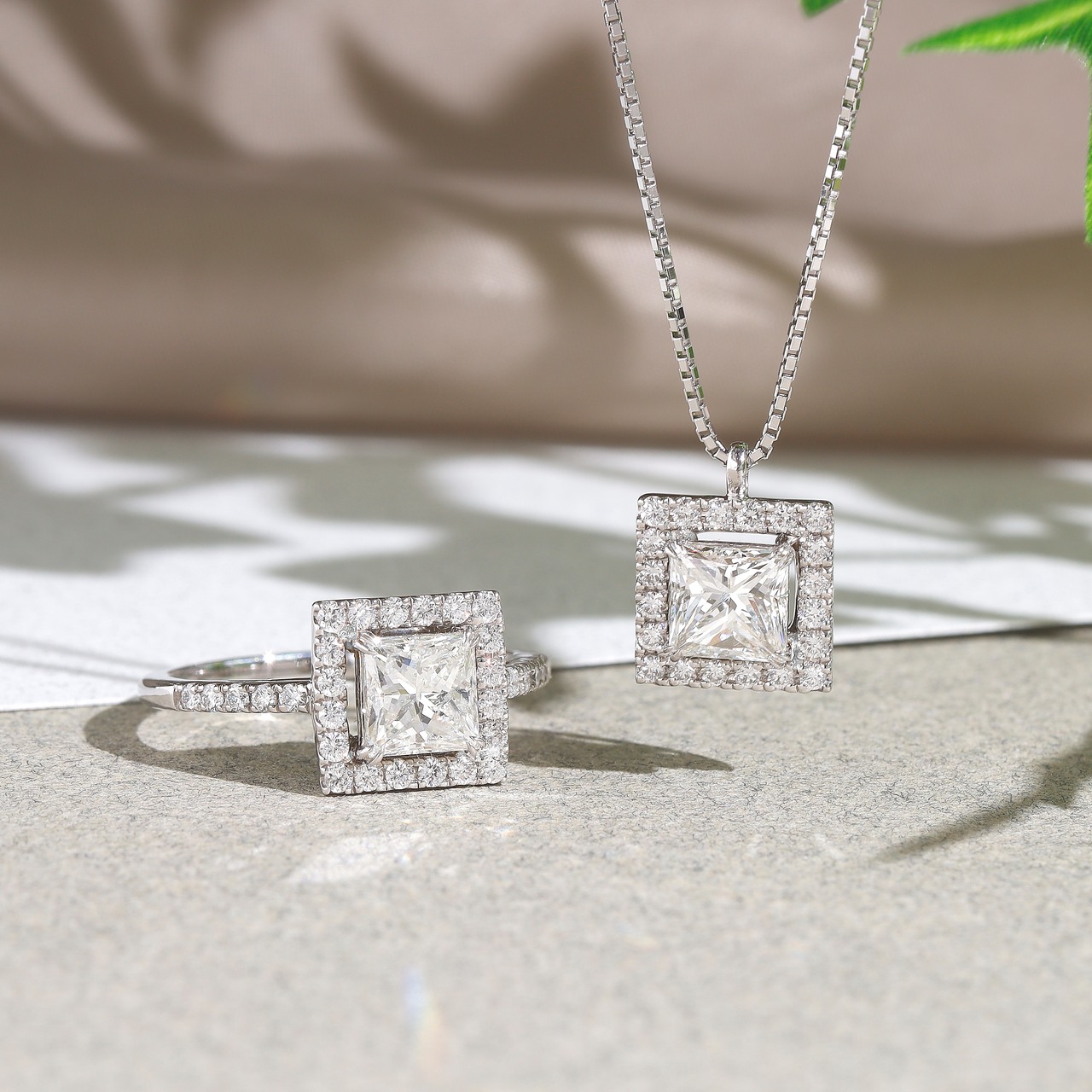 プリンセスカット ダイヤモンド ネックレス SI1 pt / 1.038ct / DA 0.200ct