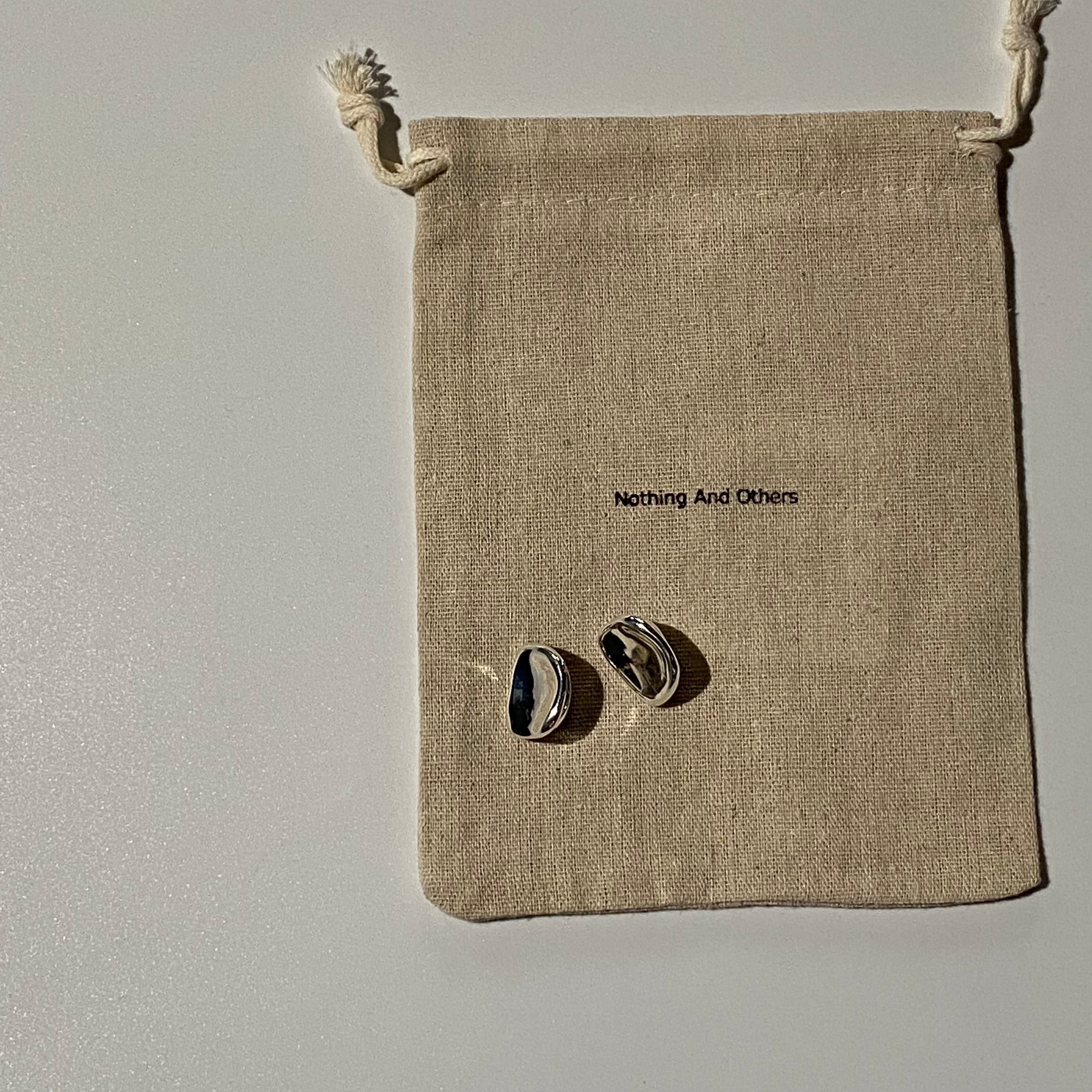 Nothing And Others【ﾅｯｼﾝｸﾞｱﾝﾄﾞｱｻﾞｰｽﾞ】Bumpmotif Earring (C41012111