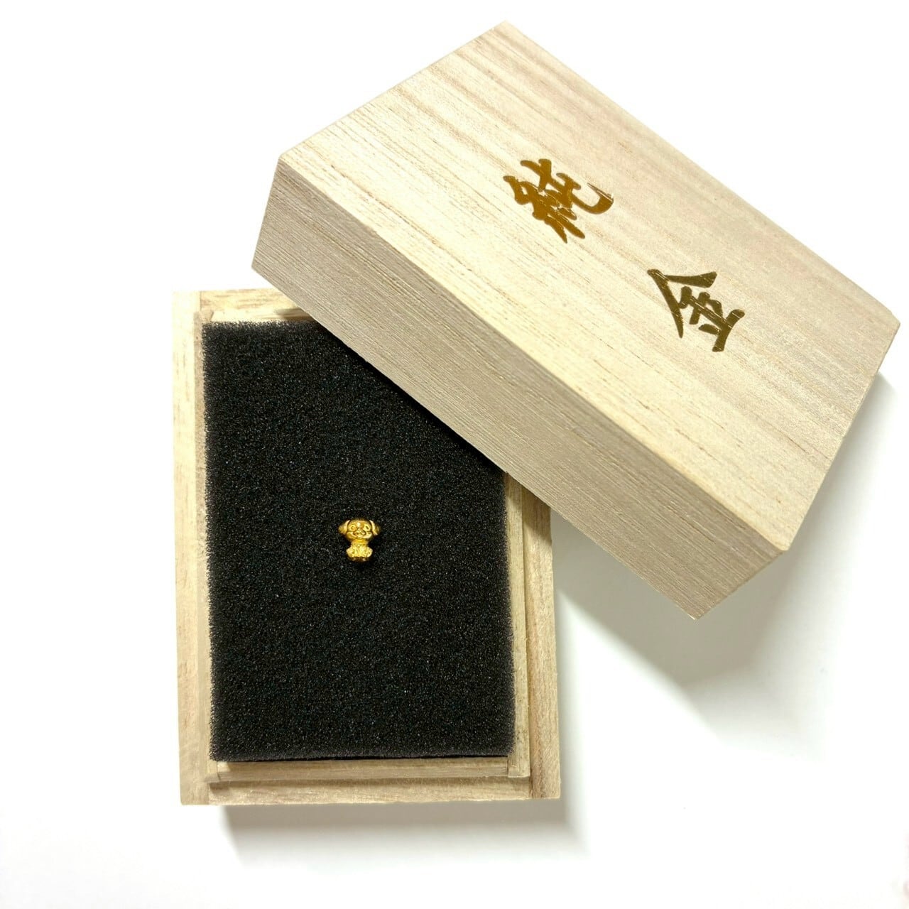 純金 約1グラム かわいい犬 JUNGOLD 指先サイズの芸術品 | JUNGOLD