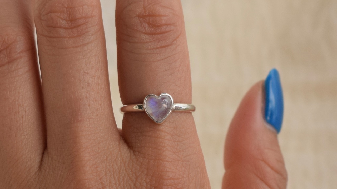 Rainbow moom stone heart ring《silver925》【受注製作】