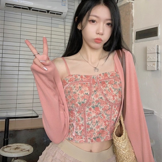 ビスチェ トップス キャミソール パイピング 花柄 フラワー ショート丈 ノースリーブ かわいい 大人可愛い シンプル カジュアル きれいめ おしゃれ お洒落 キュート 存在感 春 夏 レディース ママ 女の子 学生 通学 デート お出かけ 女子会 休日 普段使い 韓国風 オルチャン 脚長 S M L ピンク グリーン