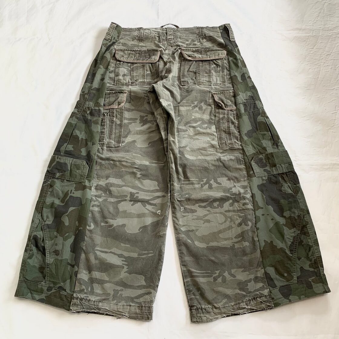 No.300 【迷彩・military】再構築 リメイク パンツ ワイド 軍パン | Pay ID