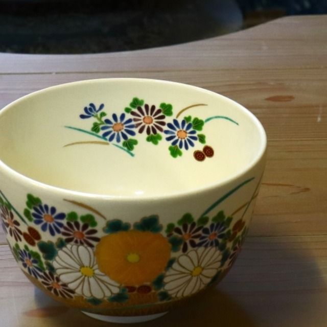 抹茶碗 色絵菊花