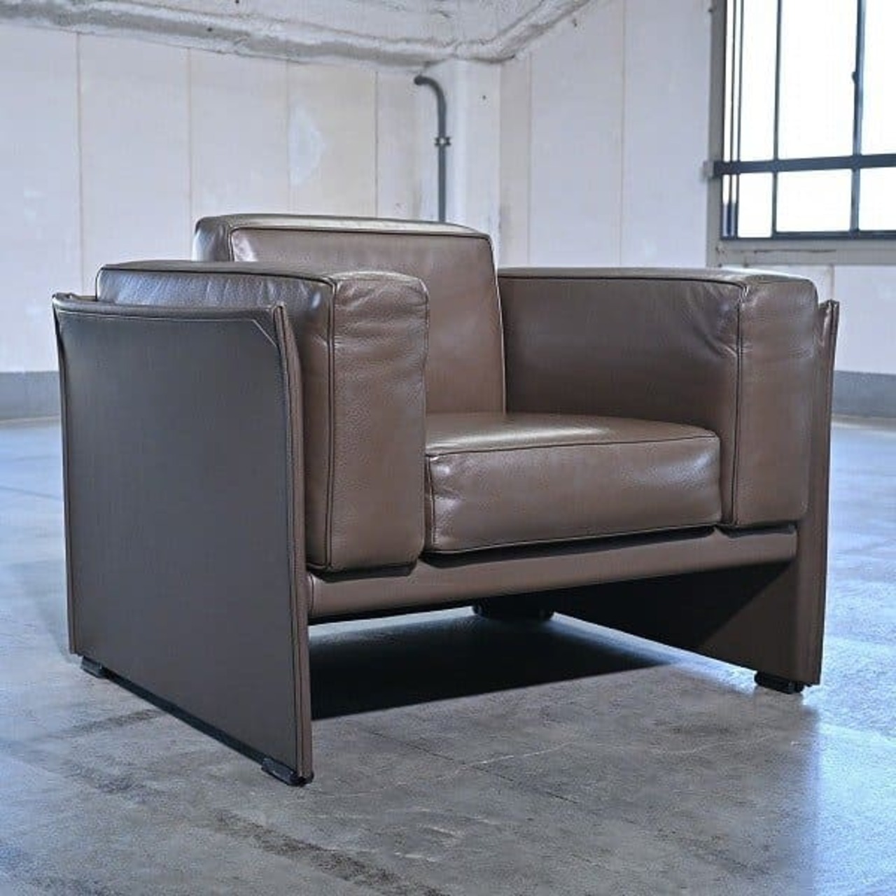 Cassina 105万「405 DUC」ラウンジアームチェア A MARIO BELLINI 1人掛け 本革 リビング ソファ カッシーナ マリオ・ベリーニ デュック【中古家具/中古インテリア/USED家具ユーズド家具/リサイクル】