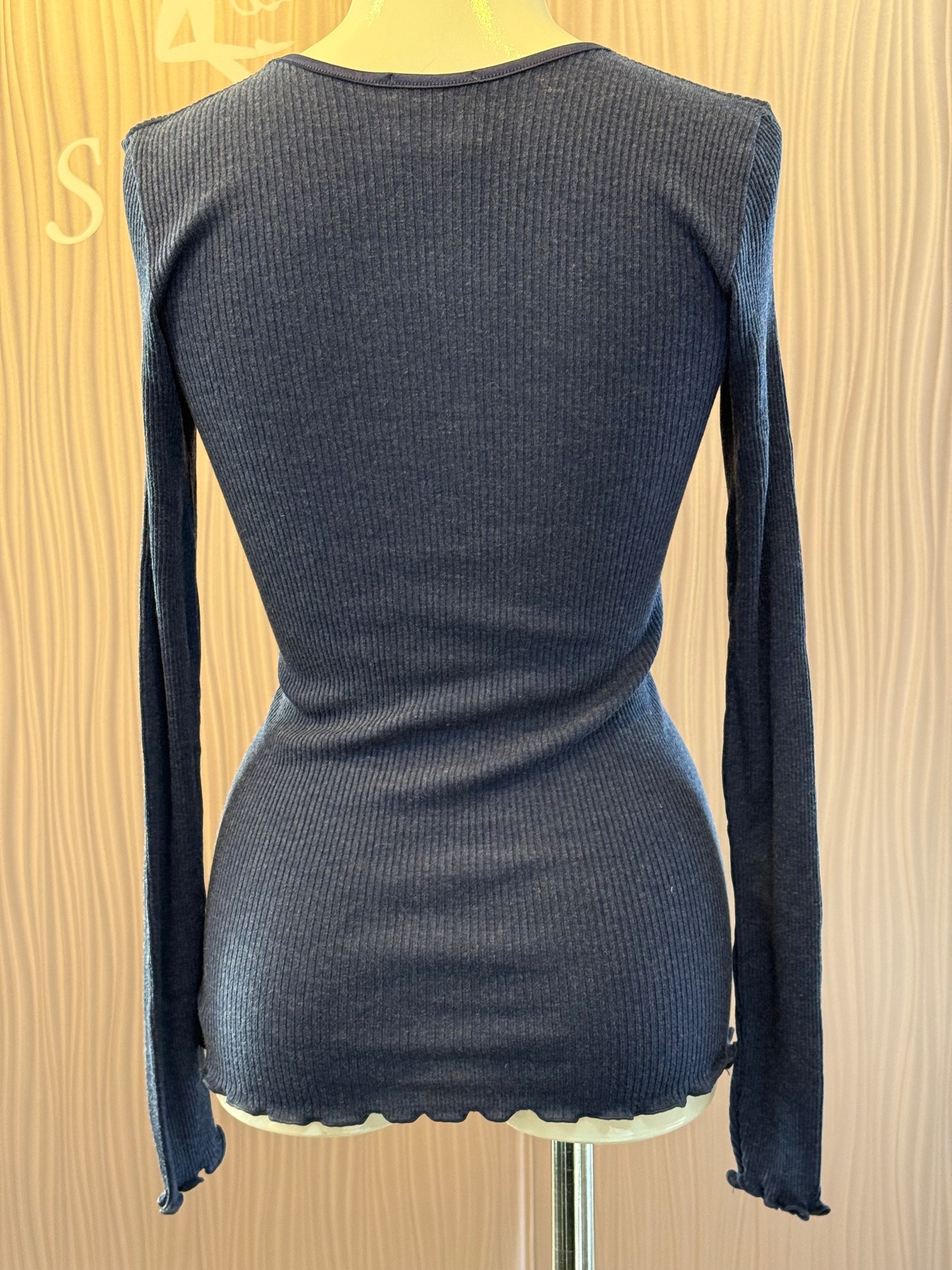 GISELLA モダールウール 長袖 ブラック、ネイビー 3サイズ madiva