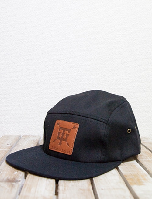 【TROPHY EYES】Arrow 5-Panel Hat (Black)