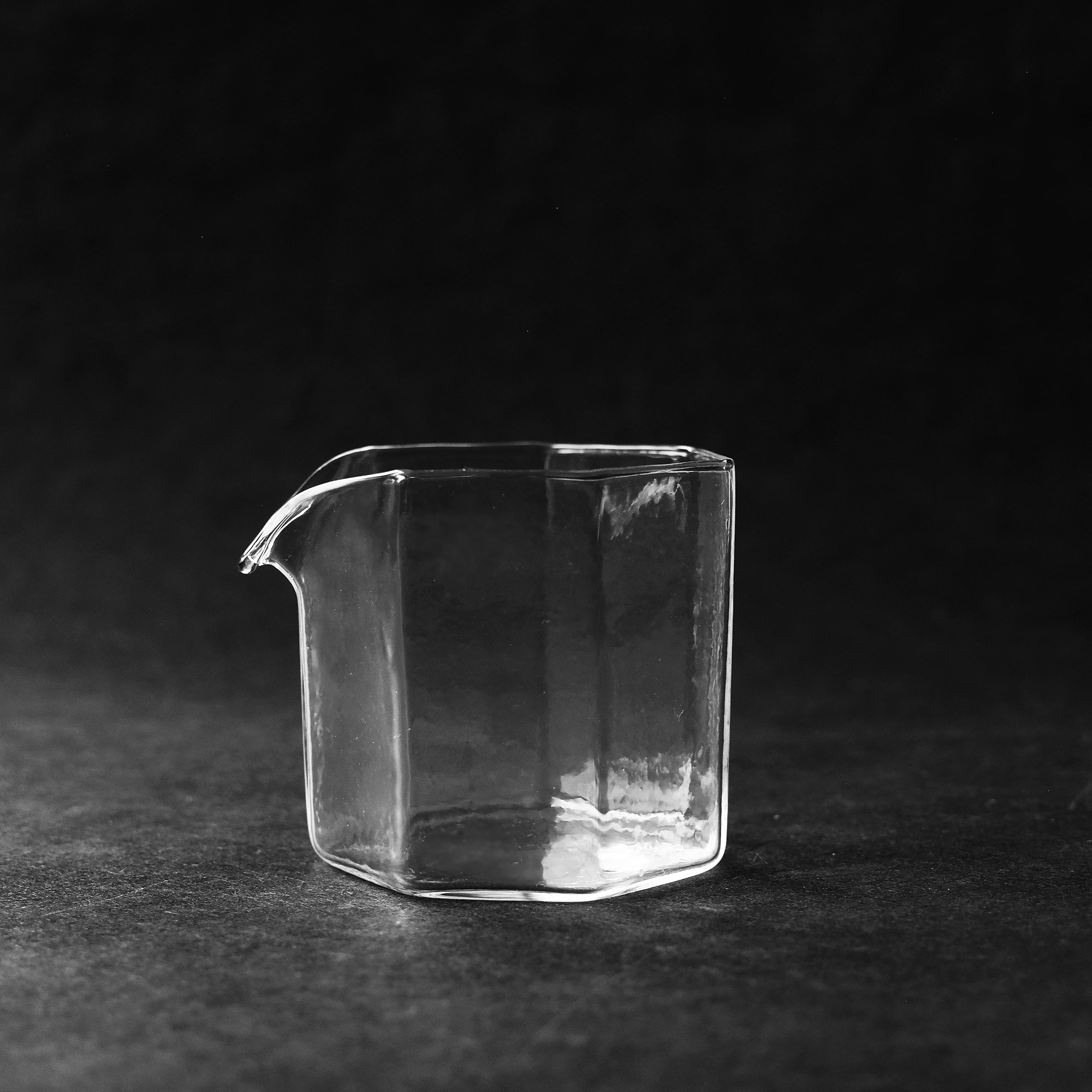 谷口嘉 Yoshimi Taniguchi 七角茶海 TCC-01 | les trois entrepôts