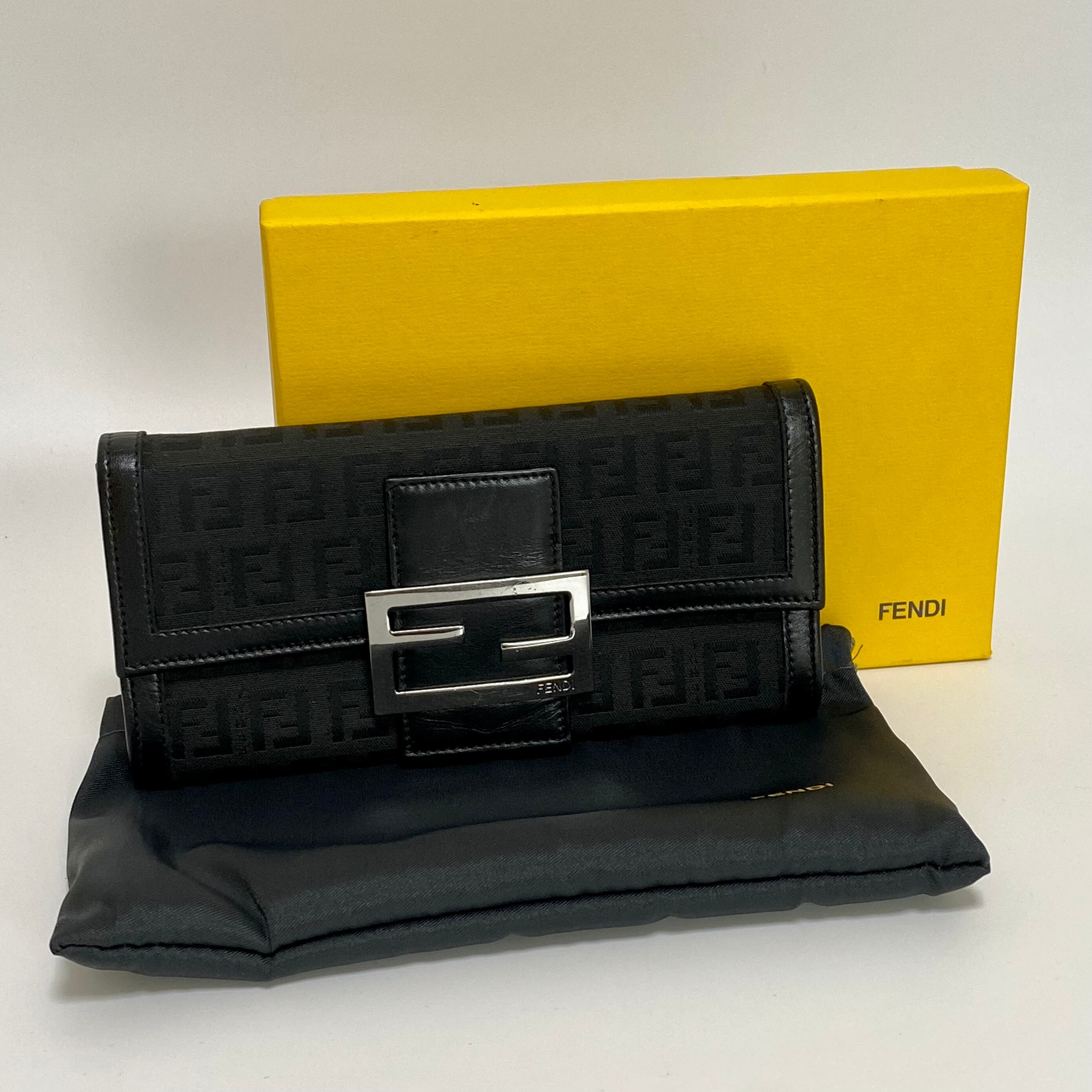 FENDI フェンディ ズッキーノ 二つ折り財布 ブラック 8852-202210 | rean