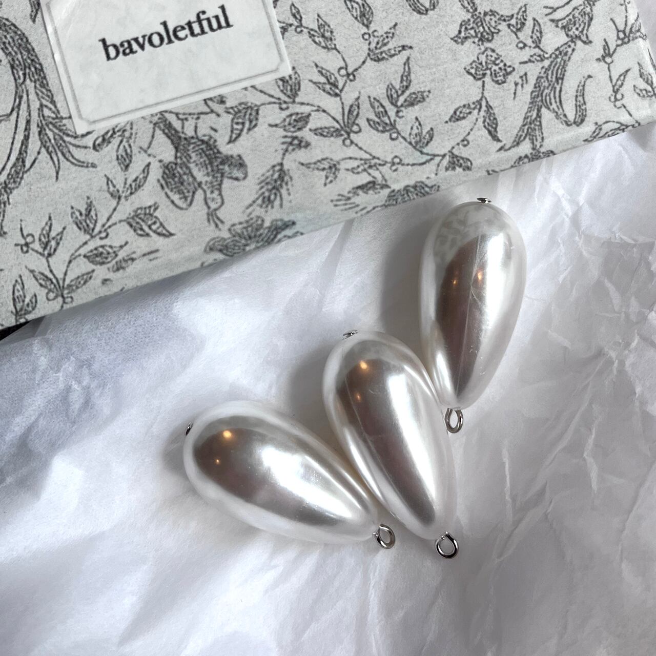 vintage《ガラス チャーム》パールしずく/約3.2cm×1.5cm 1個