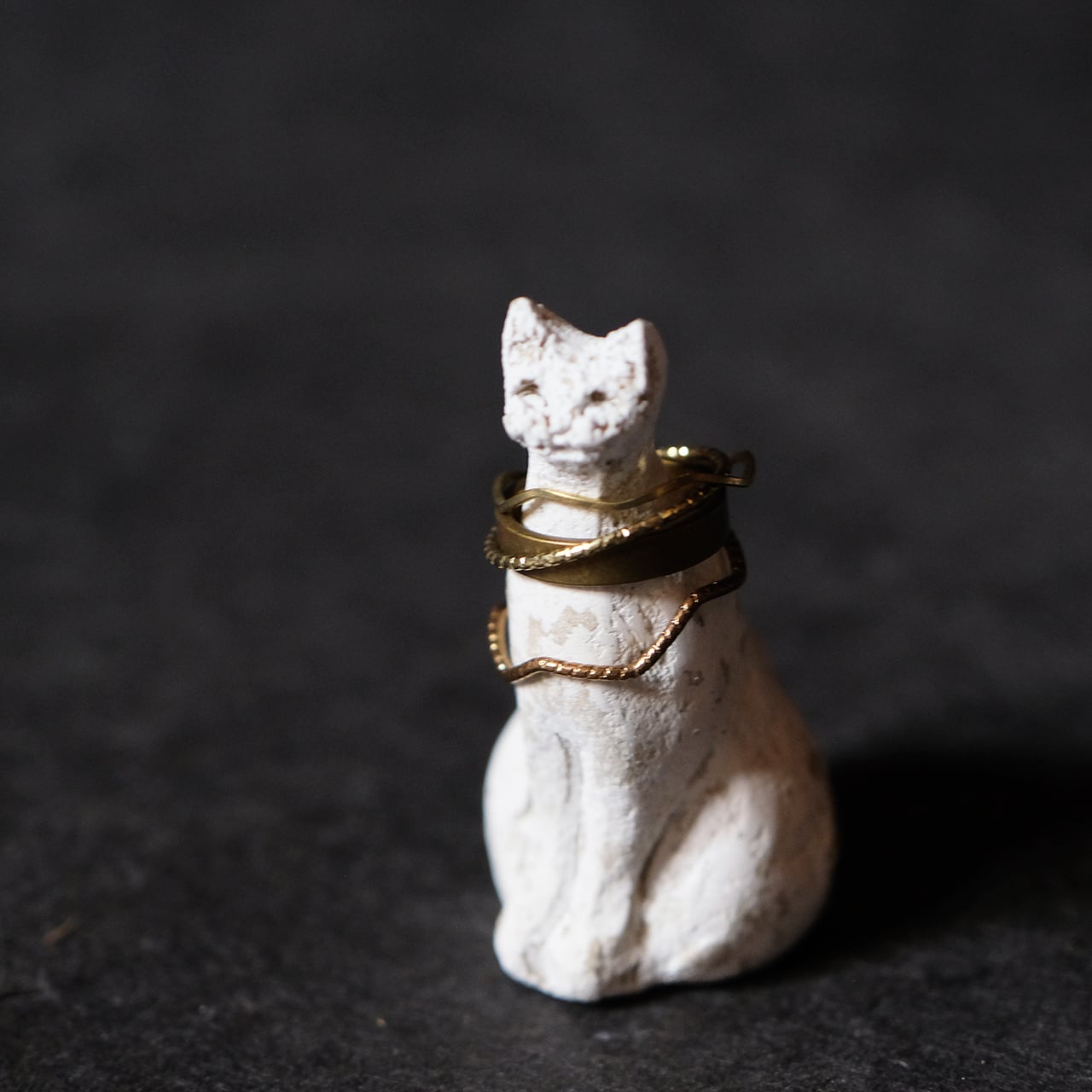 蕨野 知子 Tomoko Warabino 猫のリングスタンド 5. | les trois