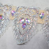 ベリーダンス オリエンタル 衣装 上下セット ブラック系 トップス スカート ベルト ベール アーム アーム飾り 腕飾り ラインストーン 黒 赤 スリット ラメ キラキラ 豪華 装飾 華やか かっこいい ダンス衣装 ステージ イベント シルバー系 レッド系