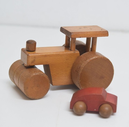 ドイツ製　木のおもちゃ　木製車のおもちゃ2種　　検：Holzspielzeug