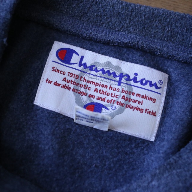 "Champion" 刺繍 front logo design XXL over silhouette fleece pullover