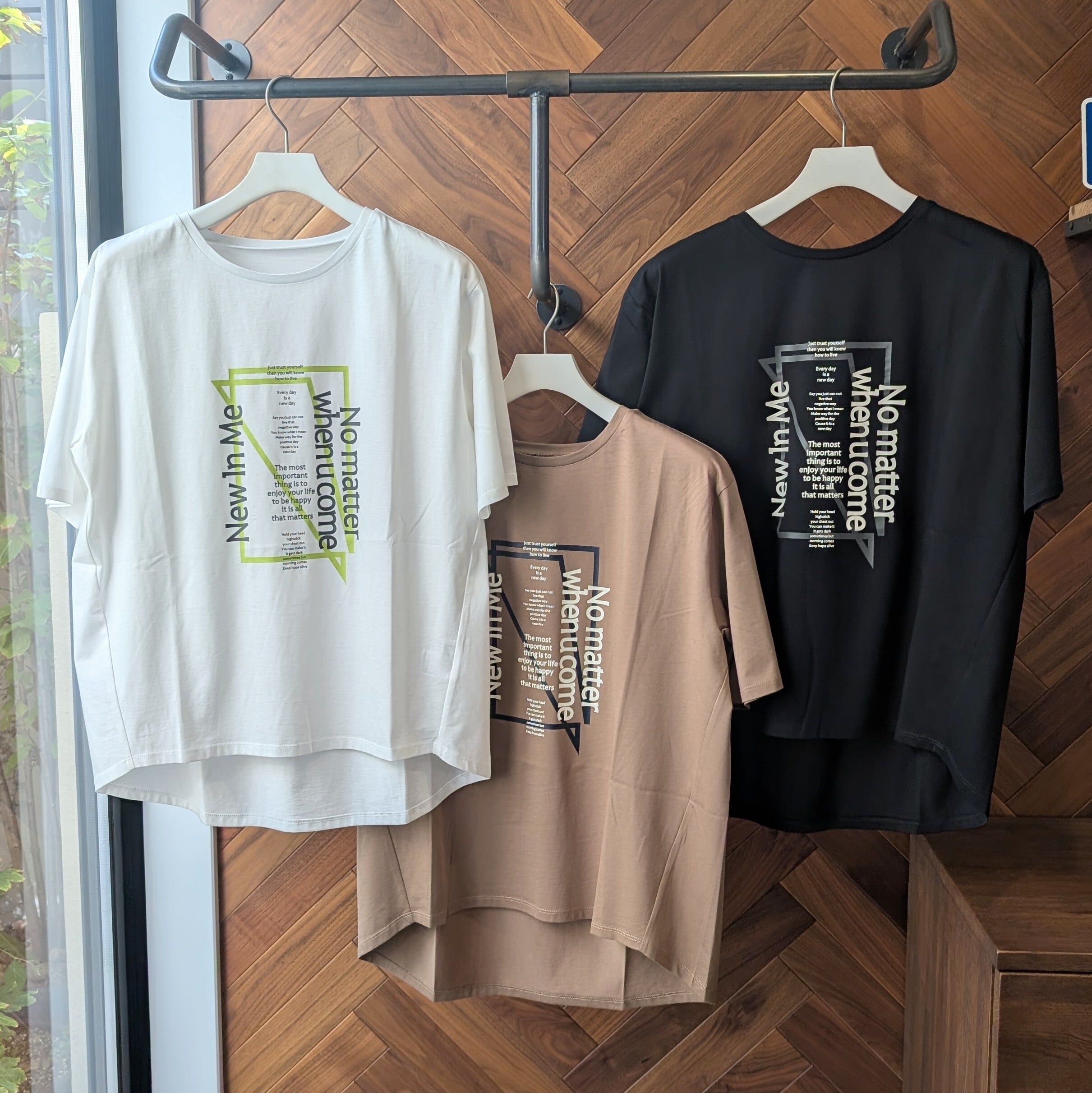 スクエアロゴ Tシャツ