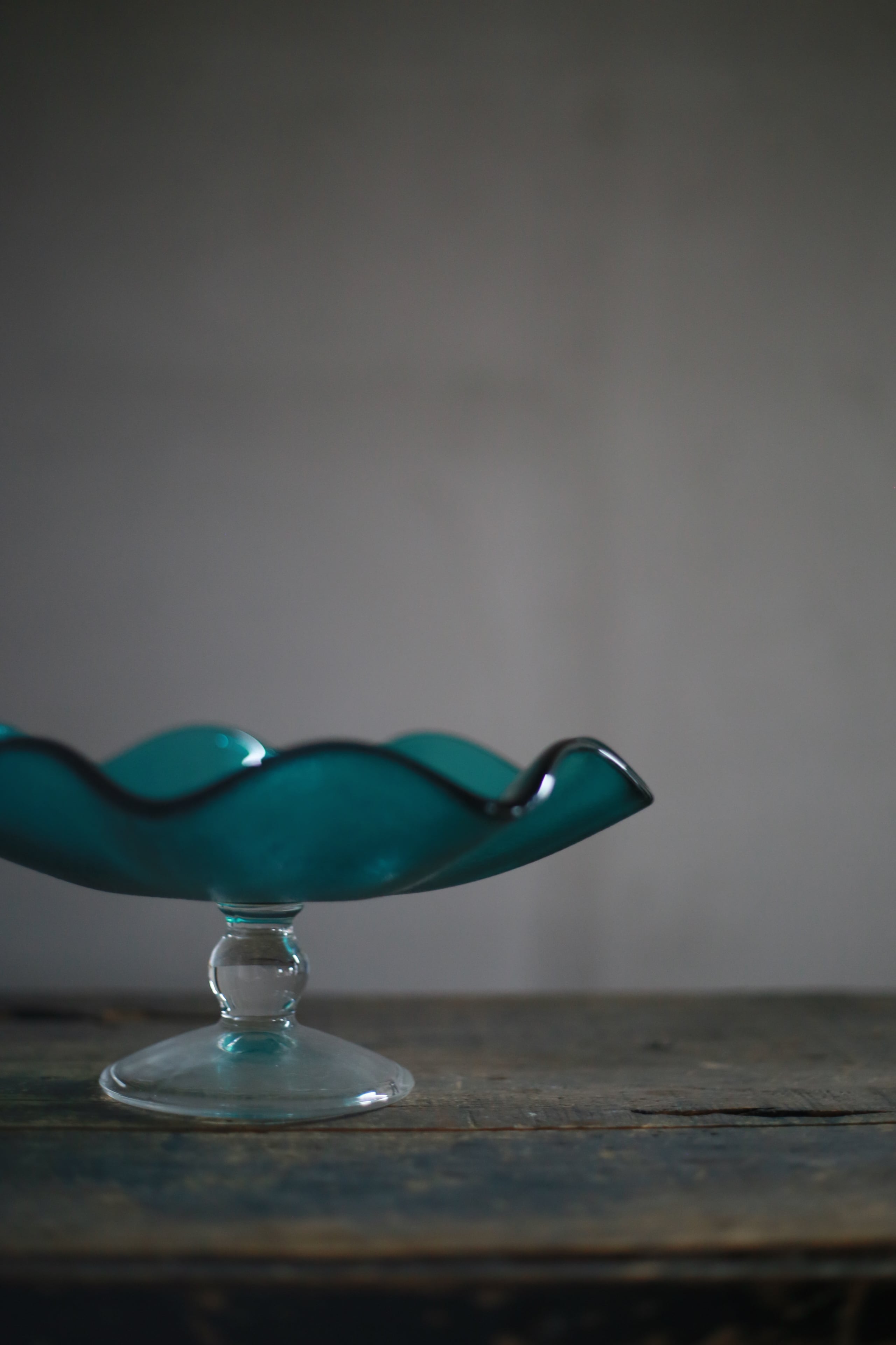 古い国産のガラスコンポート