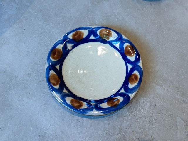 やちむん　皿７寸チチチャン（円コバルトアメ）　|　ノモ陶器製作所