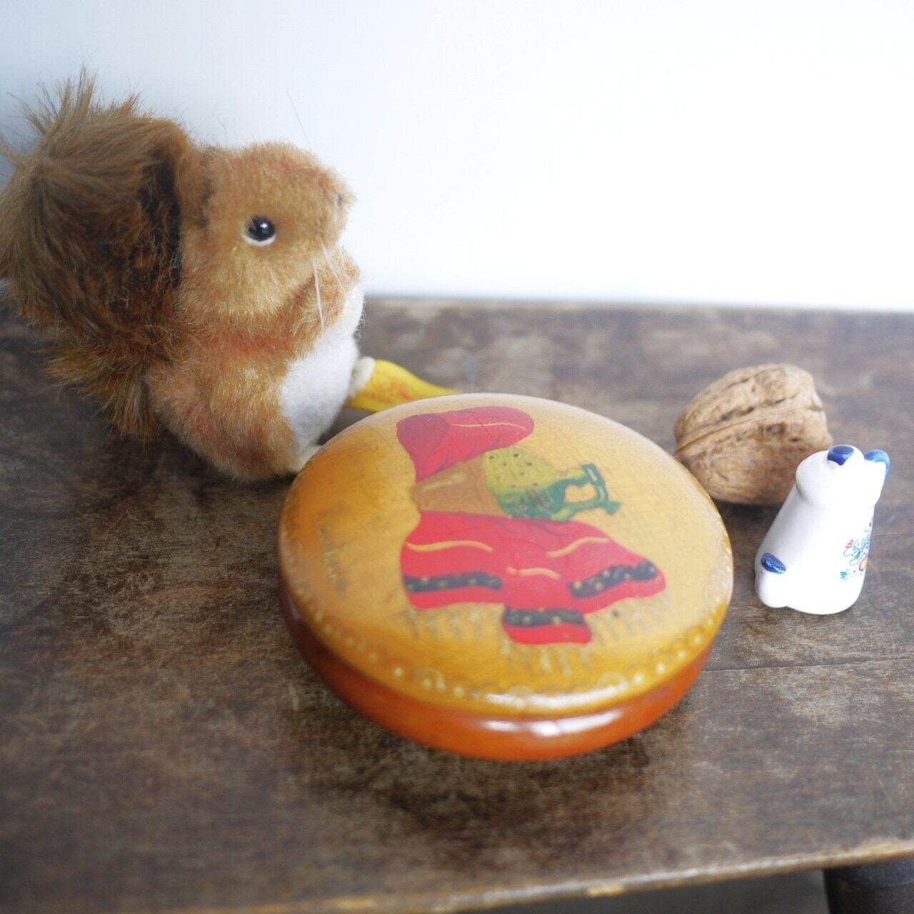 木製丸い小物入れ ハンドペイント ルーマニア