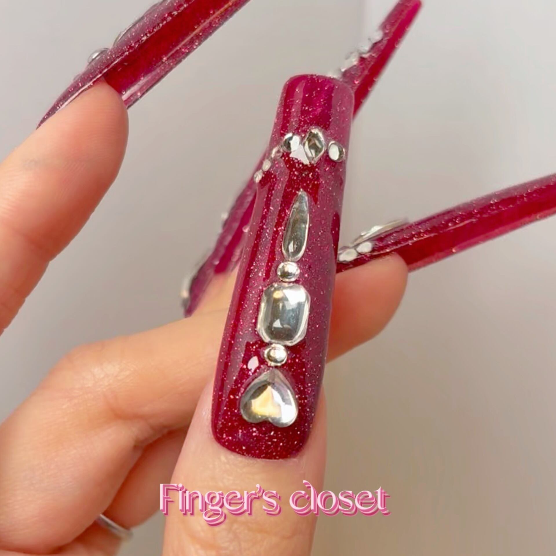 Y2K韓国風ネイル｜レッドグリッター×シルバービジューライン