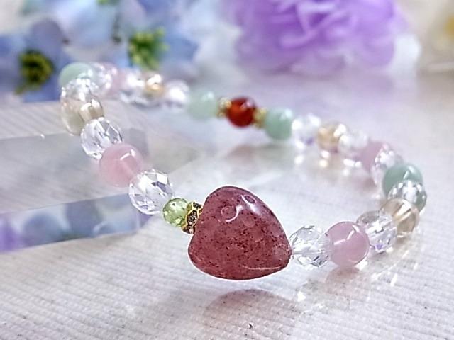 ♡真っ赤な苺と ガーネット♡ストロベリークォーツ ビルマ翡翠 ローズクォーツ ツートップ 可愛い 天然石ブレスレット パワーストーン G4