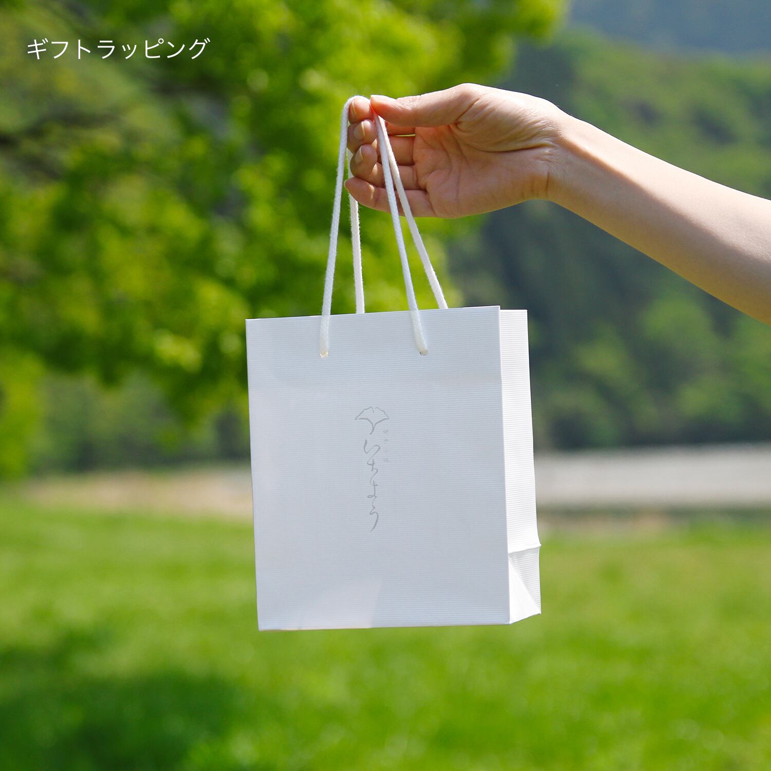 両面型染めポケットチーフ〈 鮫と鯛・瑠璃紺色と薄水色 〉 | 伊予小紋