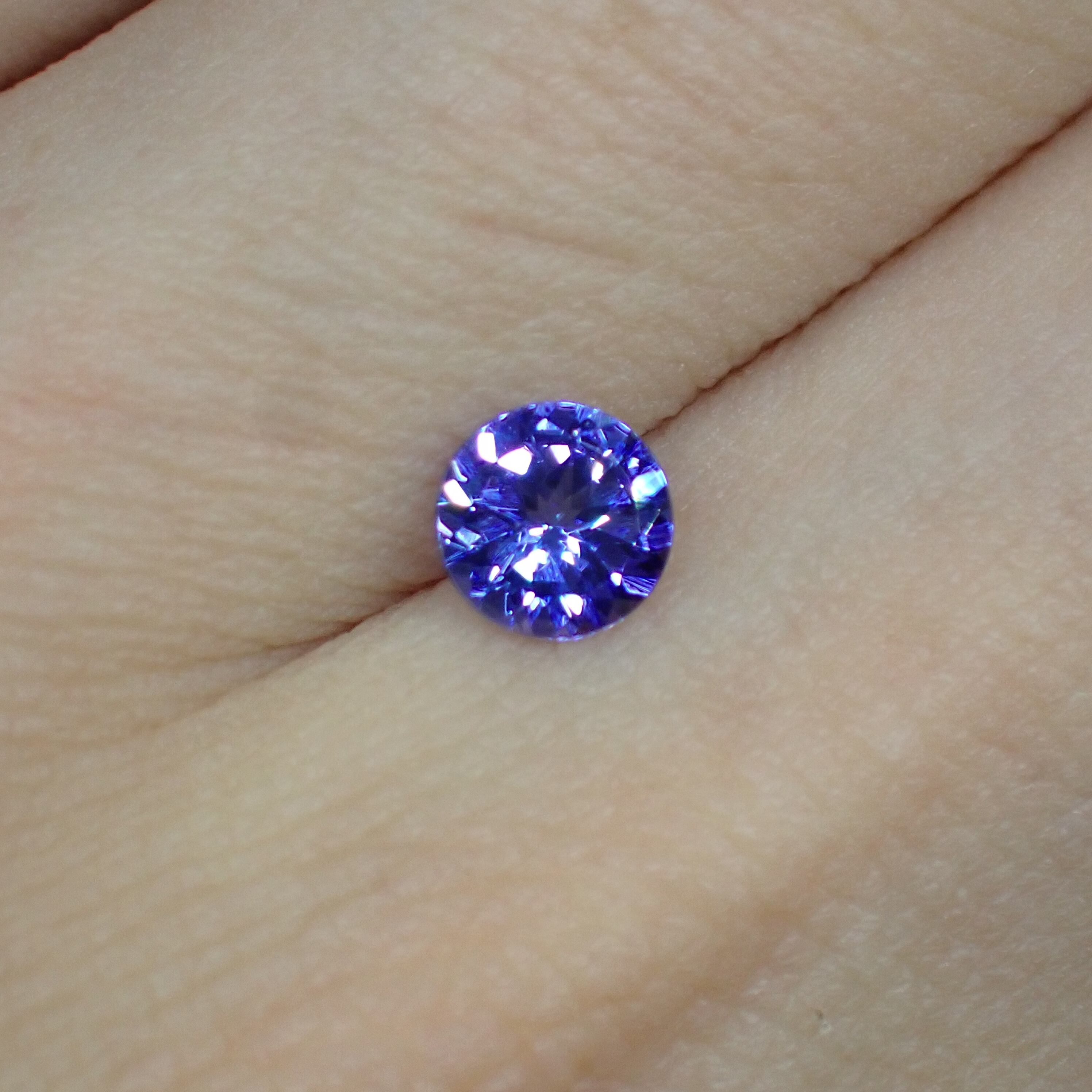 彩度と輝き◎ 加工もしやすいサイズの美しいタンザナイト 0.453ct 