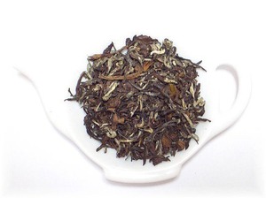 【東方美人（オーガニック）】：トロリとした香りと、蜂蜜のような柔らかい甘さがある。