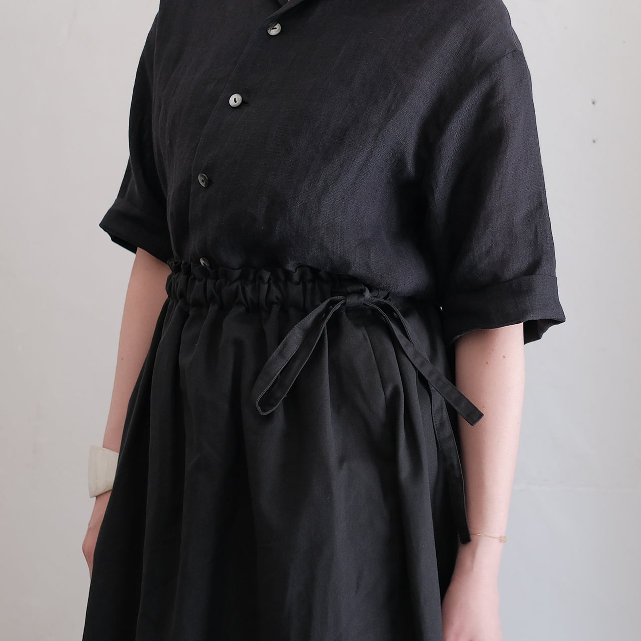 one side slit long skirt／cotton linen〈black〉 | SALUÉ