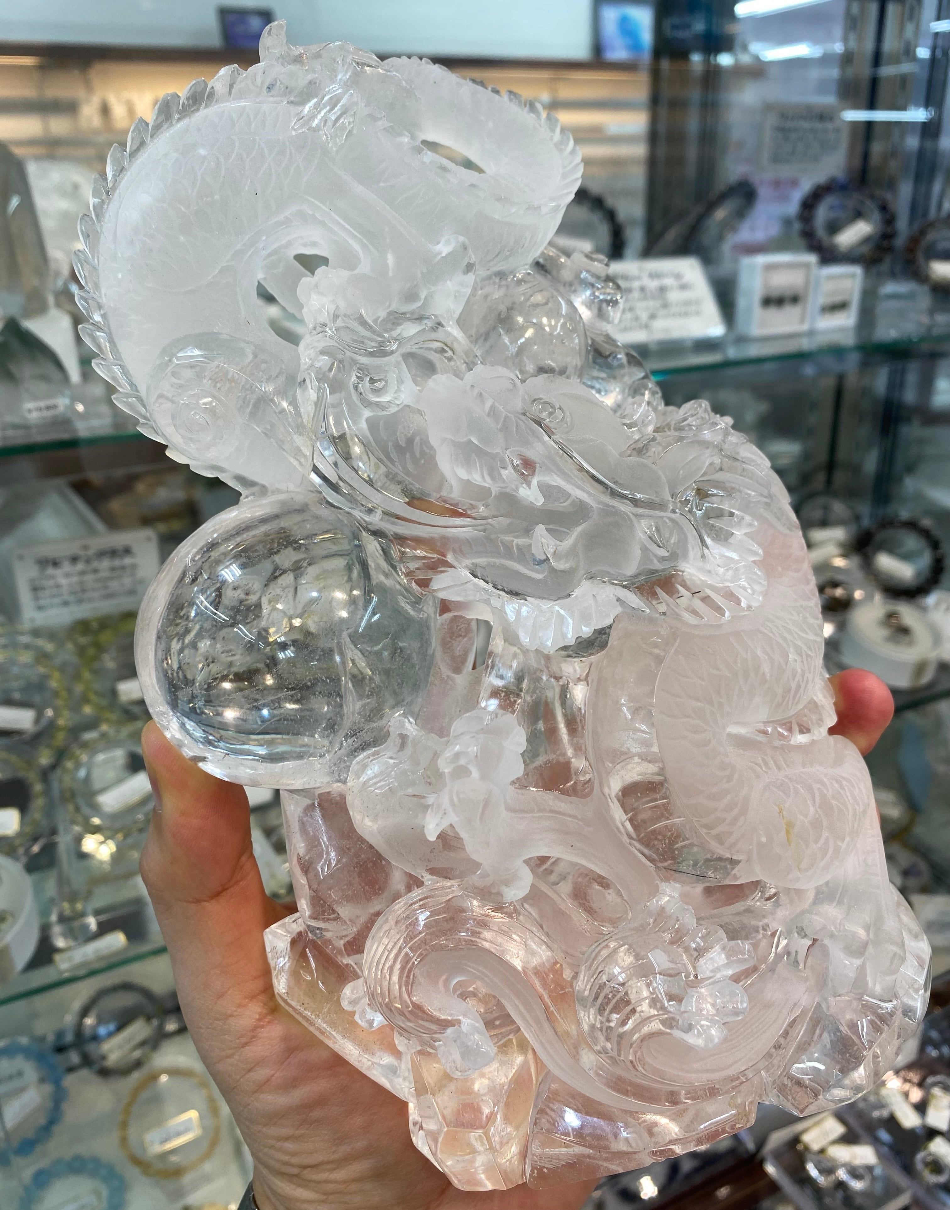 厳選 水晶昇龍 透かし彫り 巨大水晶龍 虹入り！ブラックルチル入り水晶