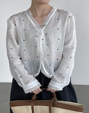 スクエア刺繍リネンVネックブラウス