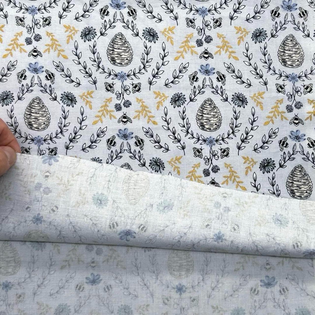 Cdr557◆1m◆SM◆綿100%シーチング生地◆ミツバチ柄