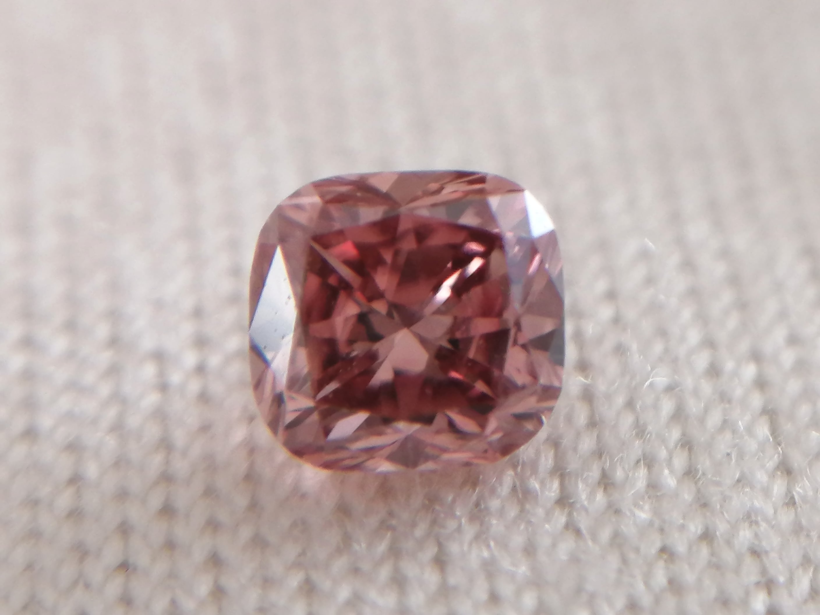 0.034ct VS-2 天然ピンクダイヤ FANCY INTENSE PINK