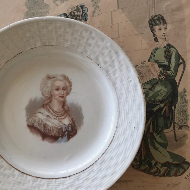 St Amand et Hamage 天使的婦人像のある皿b