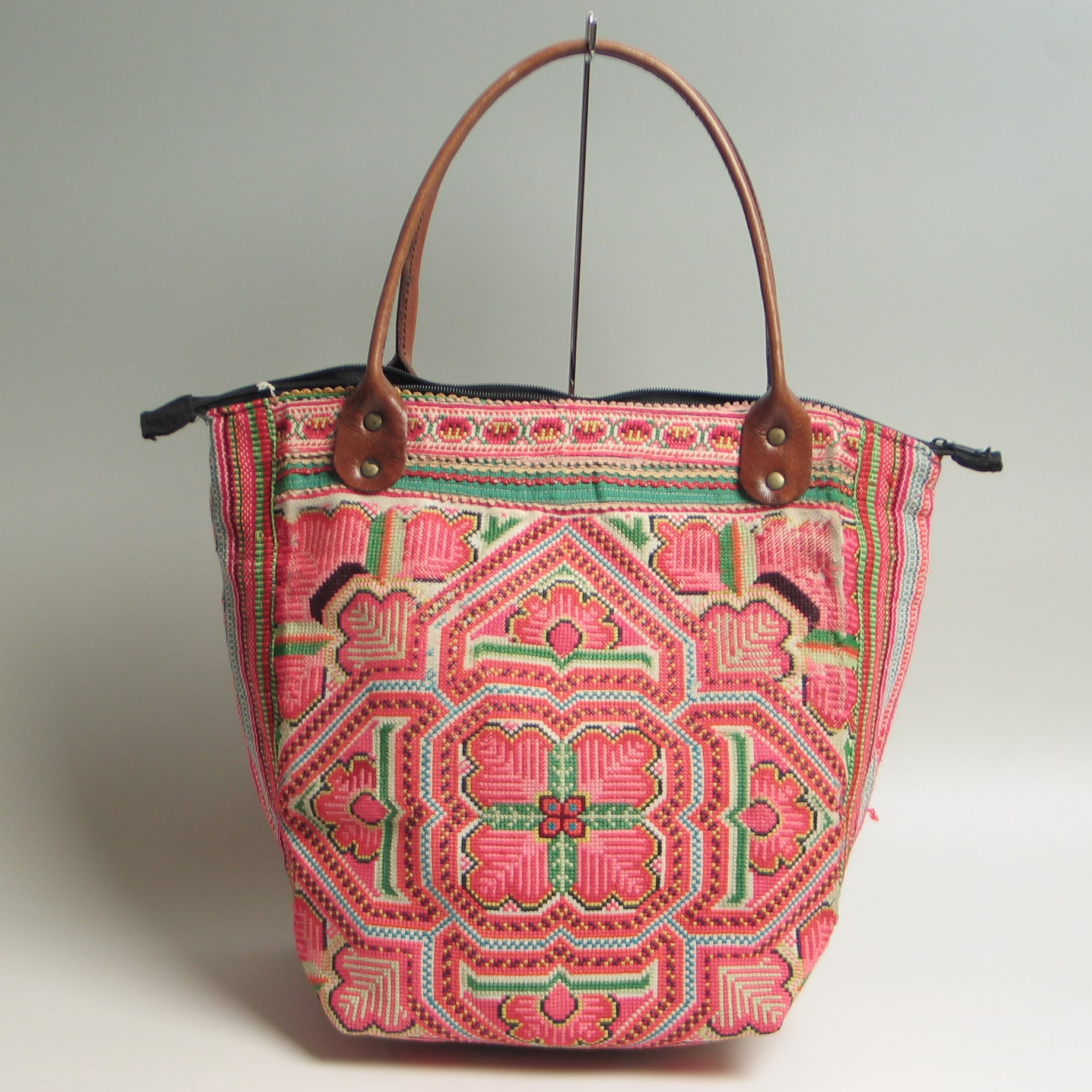 モン族 バッグ モン族古布 刺繍バック-M Ethnic Beauty モン族のbag 古布